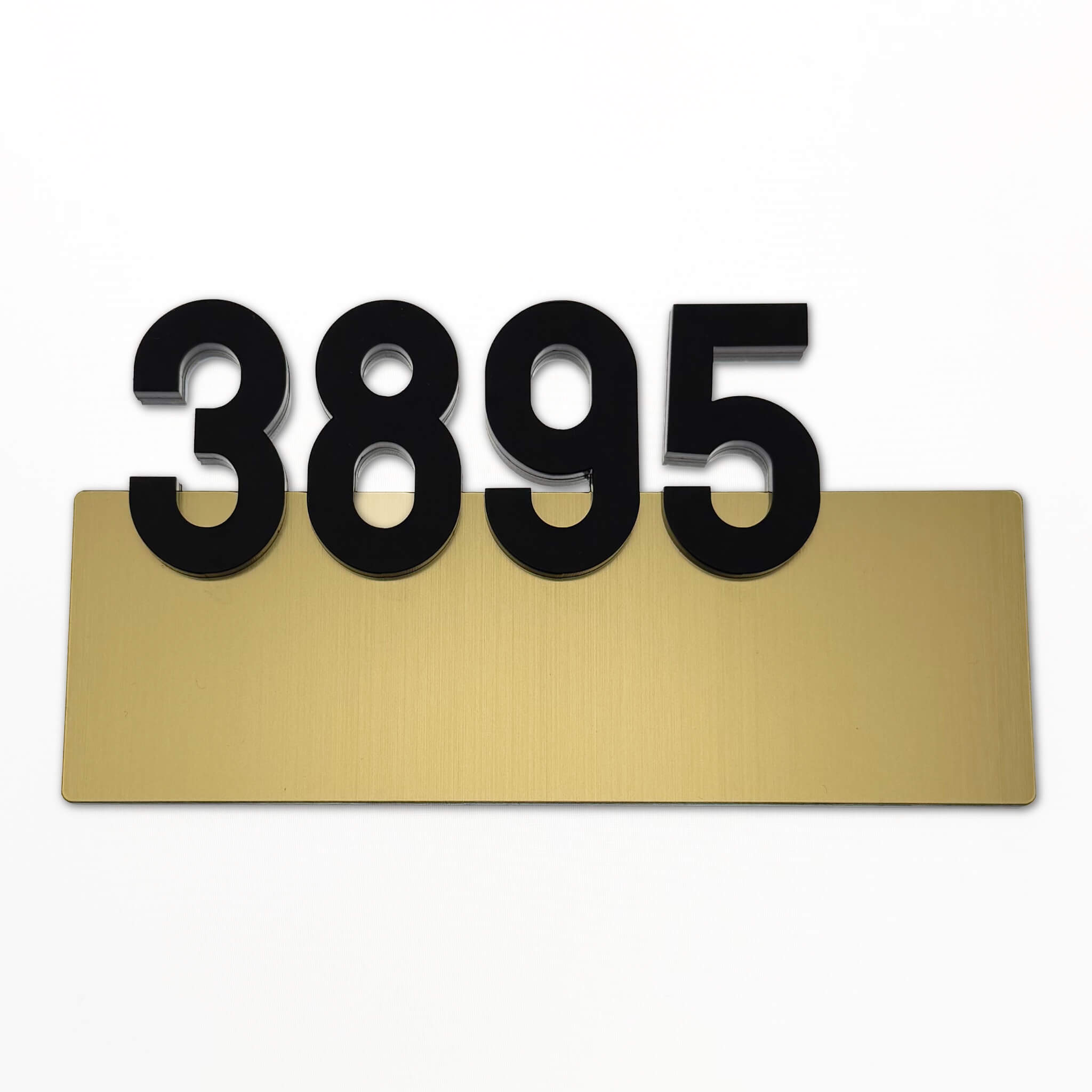 foto produs numar apartament stratum 3895 auriu periat 20cm cifre 3d negre pe placuta metalica periata