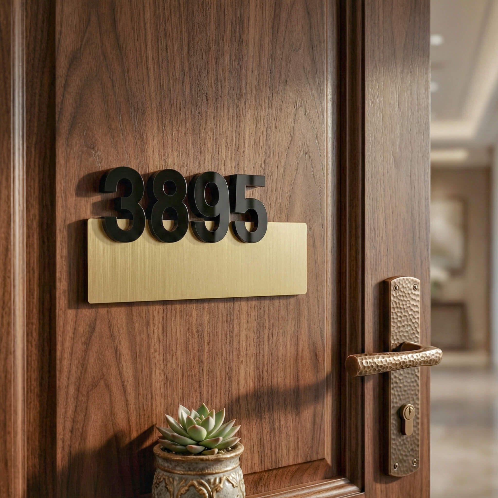 numar apartament stratum 3895 auriu periat 20cm cifre 3d acrilic negru montat pe usa din lemn hol premium