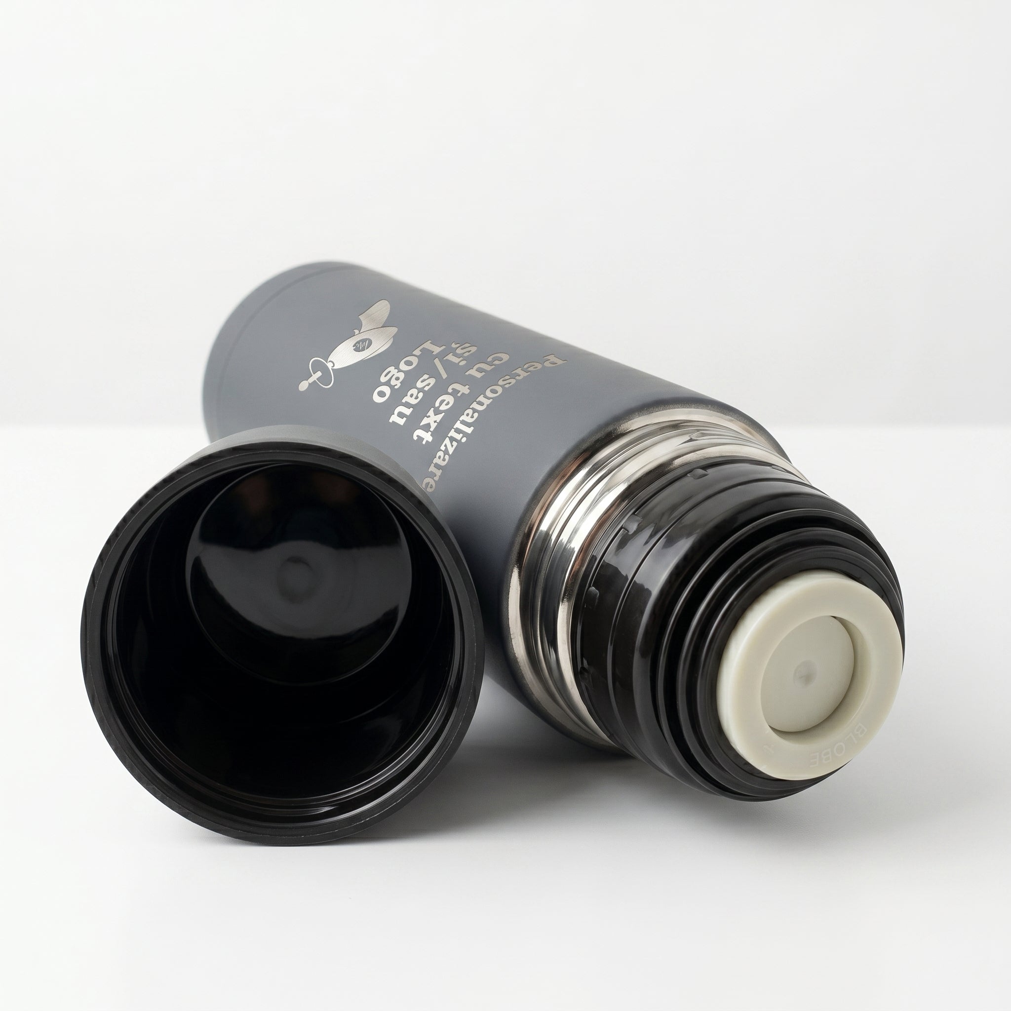 Termos personalizat 500 ml gri mat cu capac tip cana si sistem open close, vedere detaliu