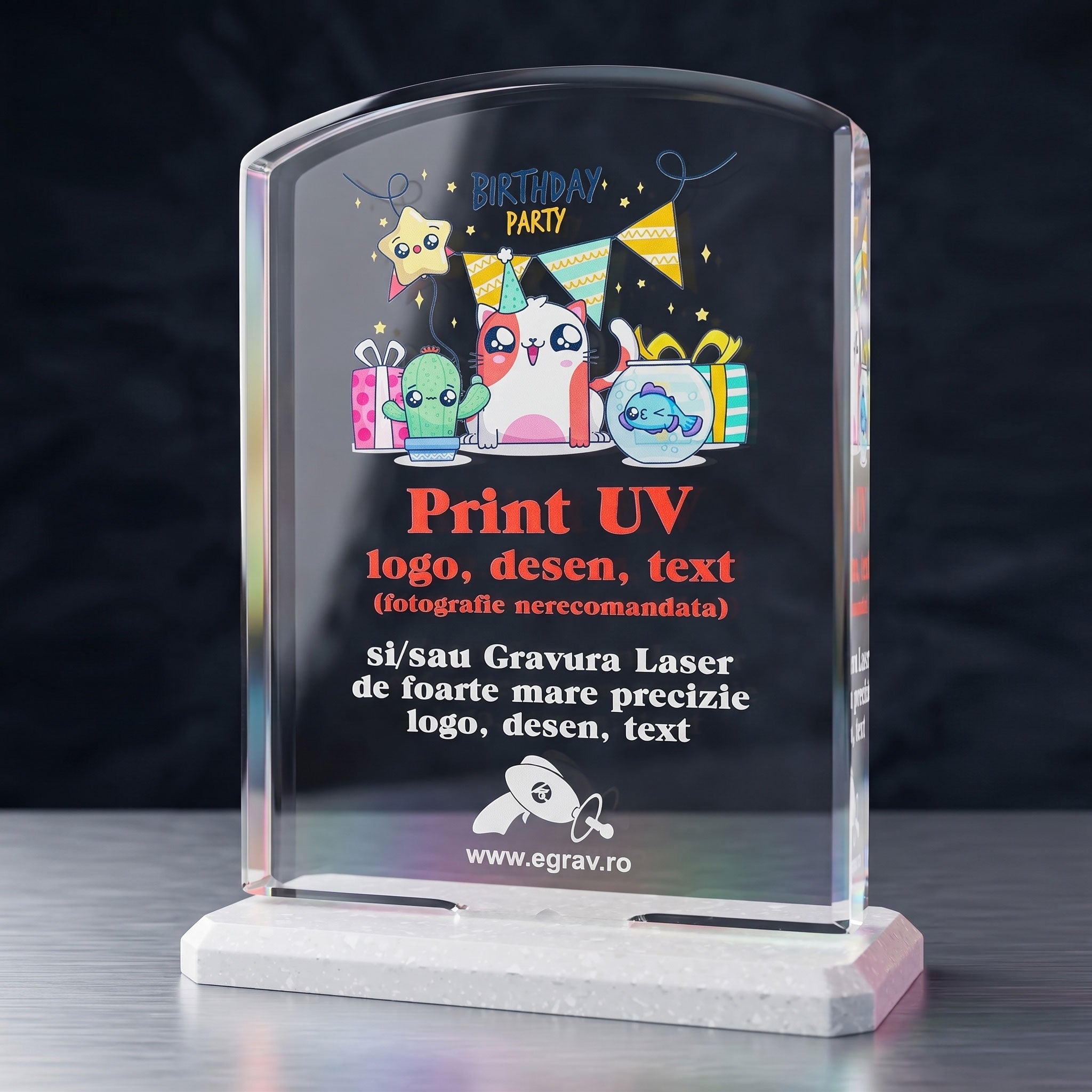 Trofeu personalizat Model H de 19 cm inaltime, editie cu ilustratie grafica si logo corporate realizate prin print UV de inalta rezolutie pe suport din compozit de piatra Avonite™.