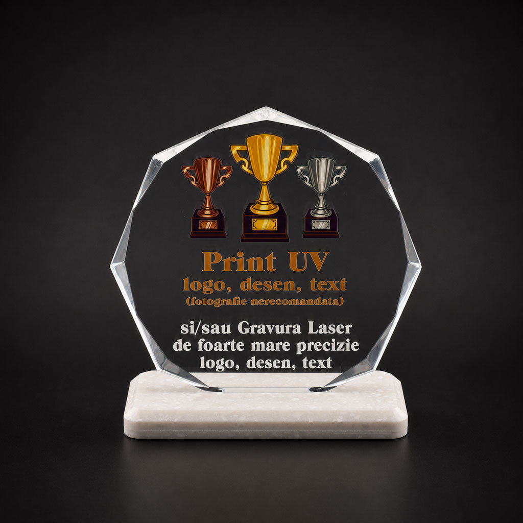 Trofeu personalizat Model I de 14 cm inaltime, forma octogonala, personalizat prin print UV color si fixat pe talpa din piatra compozita Avonite.