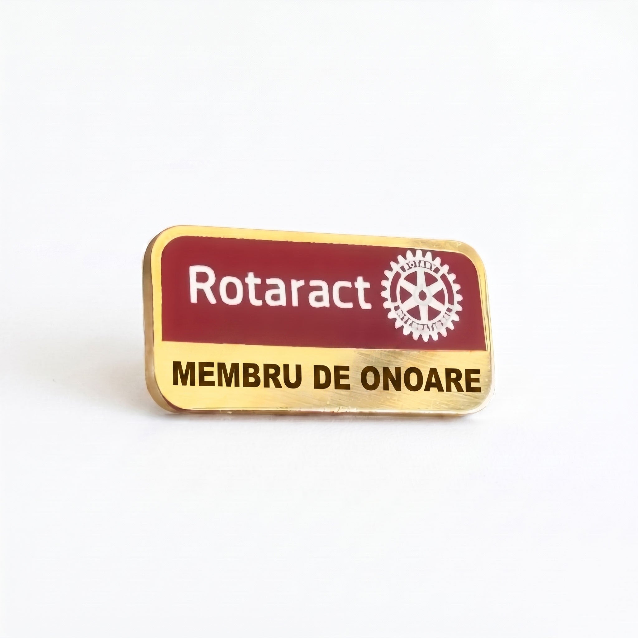Insigna pin metalica pentru titlul de Membru de Onoare in clubul Rotaract, realizata din metal stantat si placata cu aur de 24k.