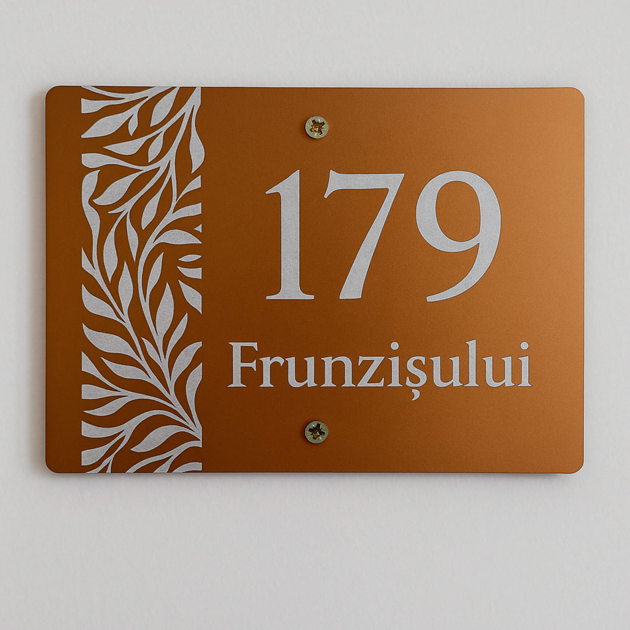 Numar casa AluCore Landscape Arbor bronz mat, gravura laser, vedere frontala. Personalizare 179 Frunzisului