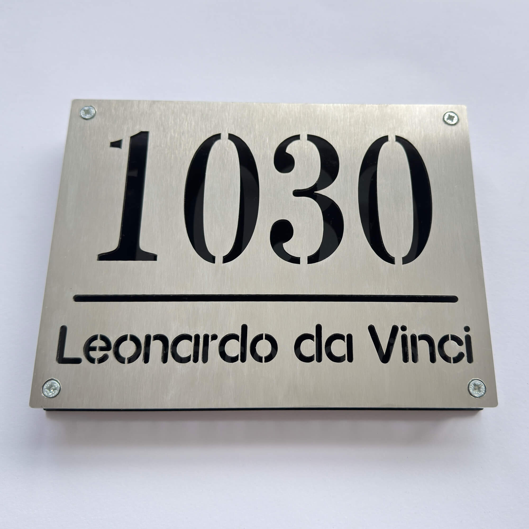 Imagine in prim plan cu Numar Casa Inox Personalizat Laser Urban Landscape