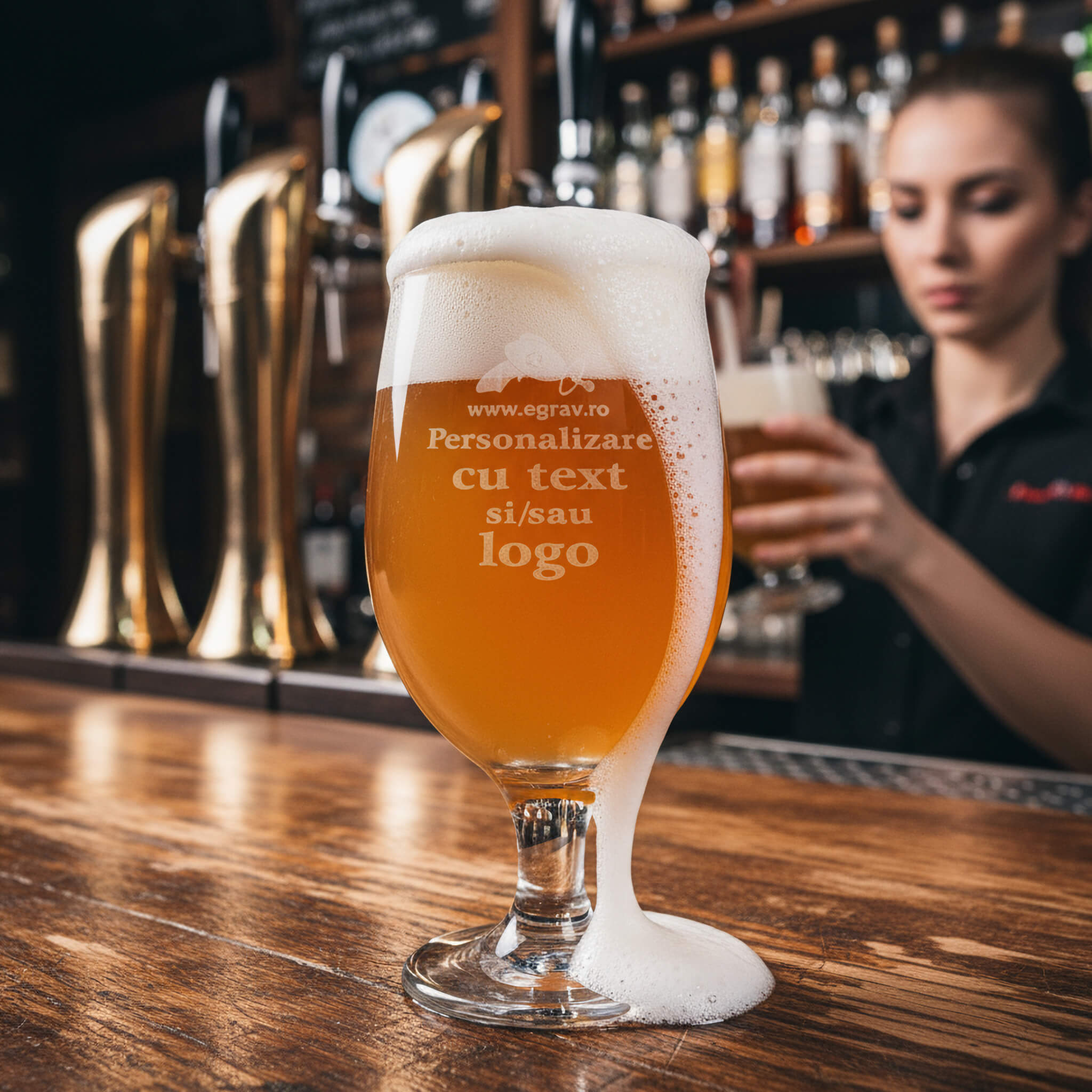 Pahar cu bere personalizat cu logo si text in pub
