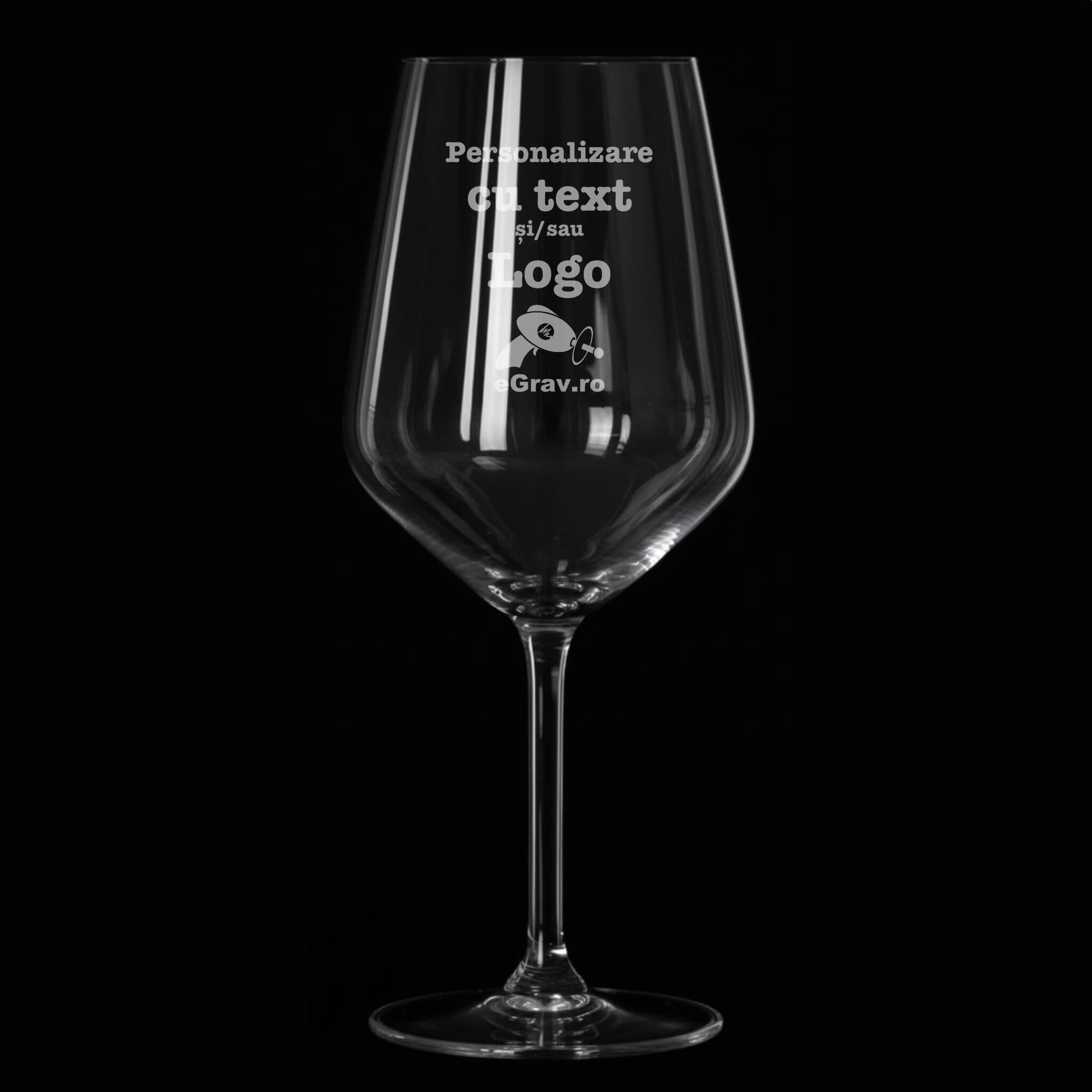 Pahar vin rosu personalizat 530 ml Linea Carre gravura text logo fundal negru