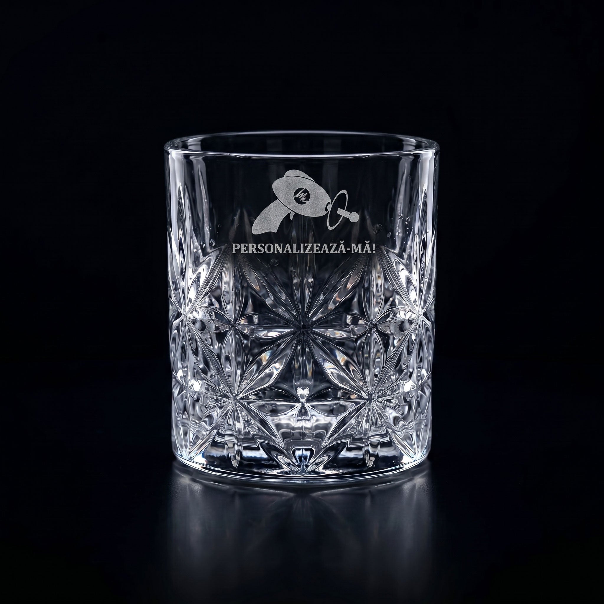 Pahar de whiskey personalizat model ICE cu baza grea si model geometric, cadou premium gravat laser pentru barbati.
