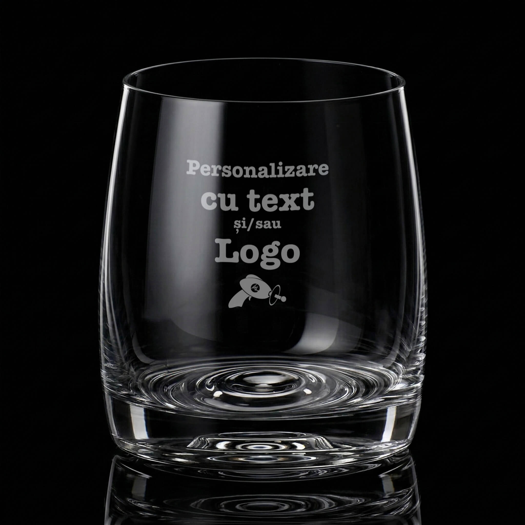 pahar whisky personalizat din cristal Bohemia Pavo Signature 290 ml pe fundal negru