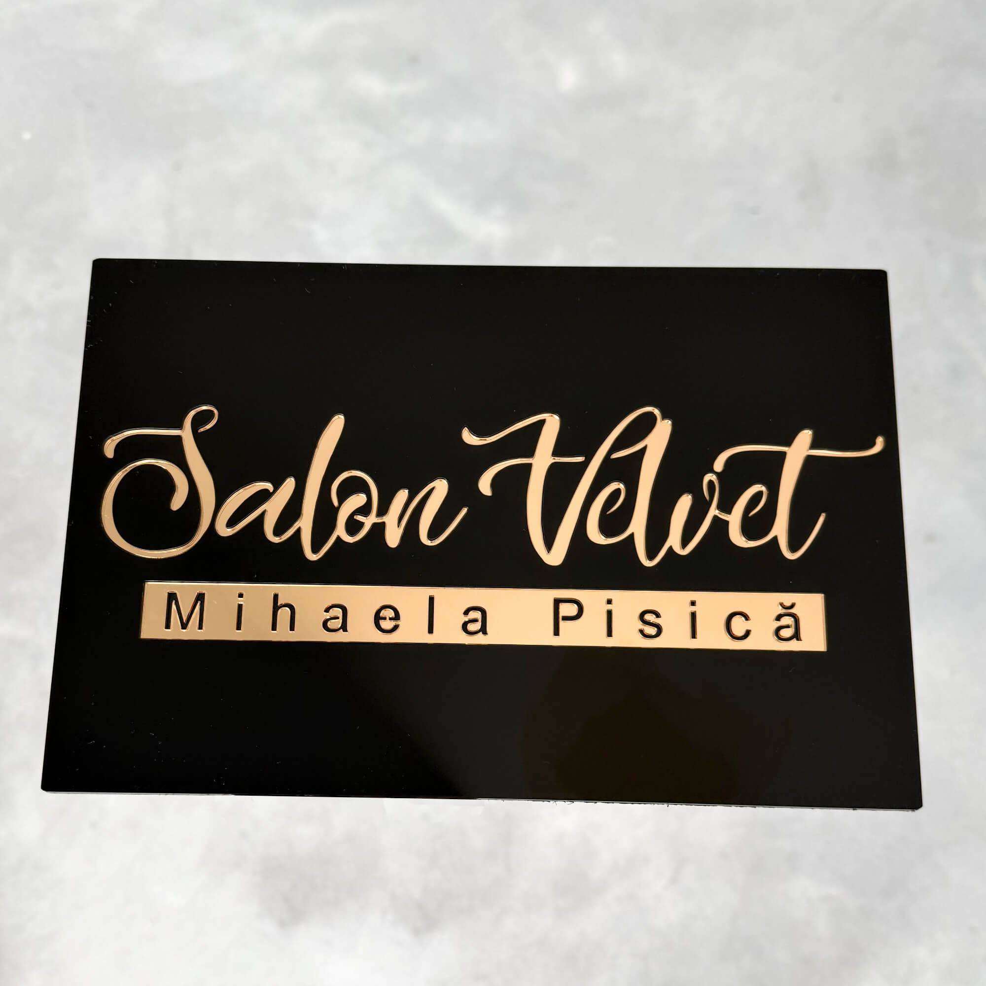 Placa personalizata pentru intrare in salon