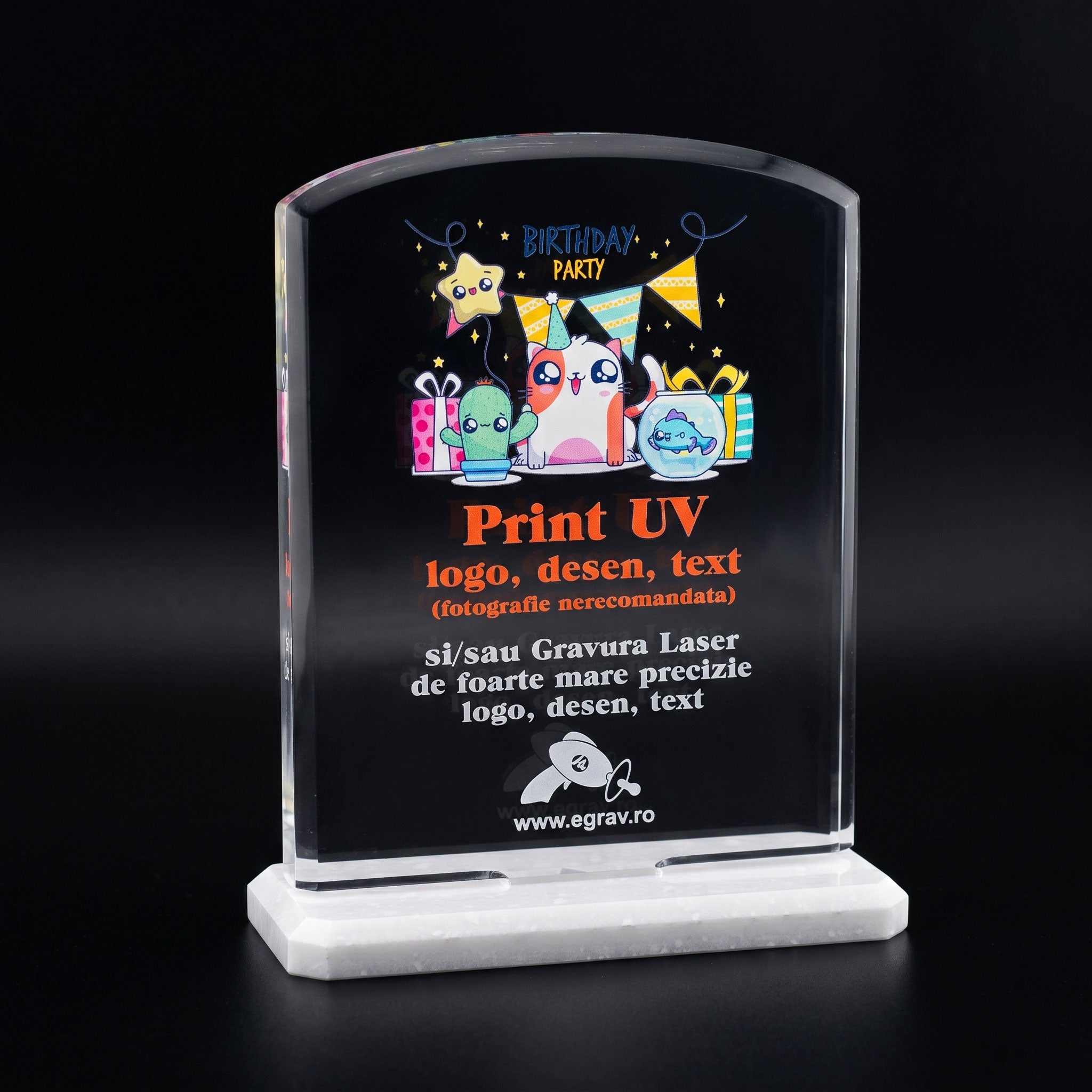 Trofeu personalizat Model H de 19 cm inaltime, forma cu partea superioara rotunjita, personalizat prin tehnologie print UV color si baza stabila din piatra compozita marca Avonite.