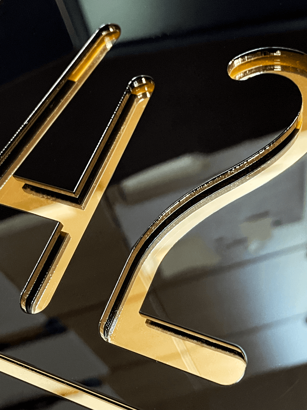 House Number Glossy Black / Gold Mirror
