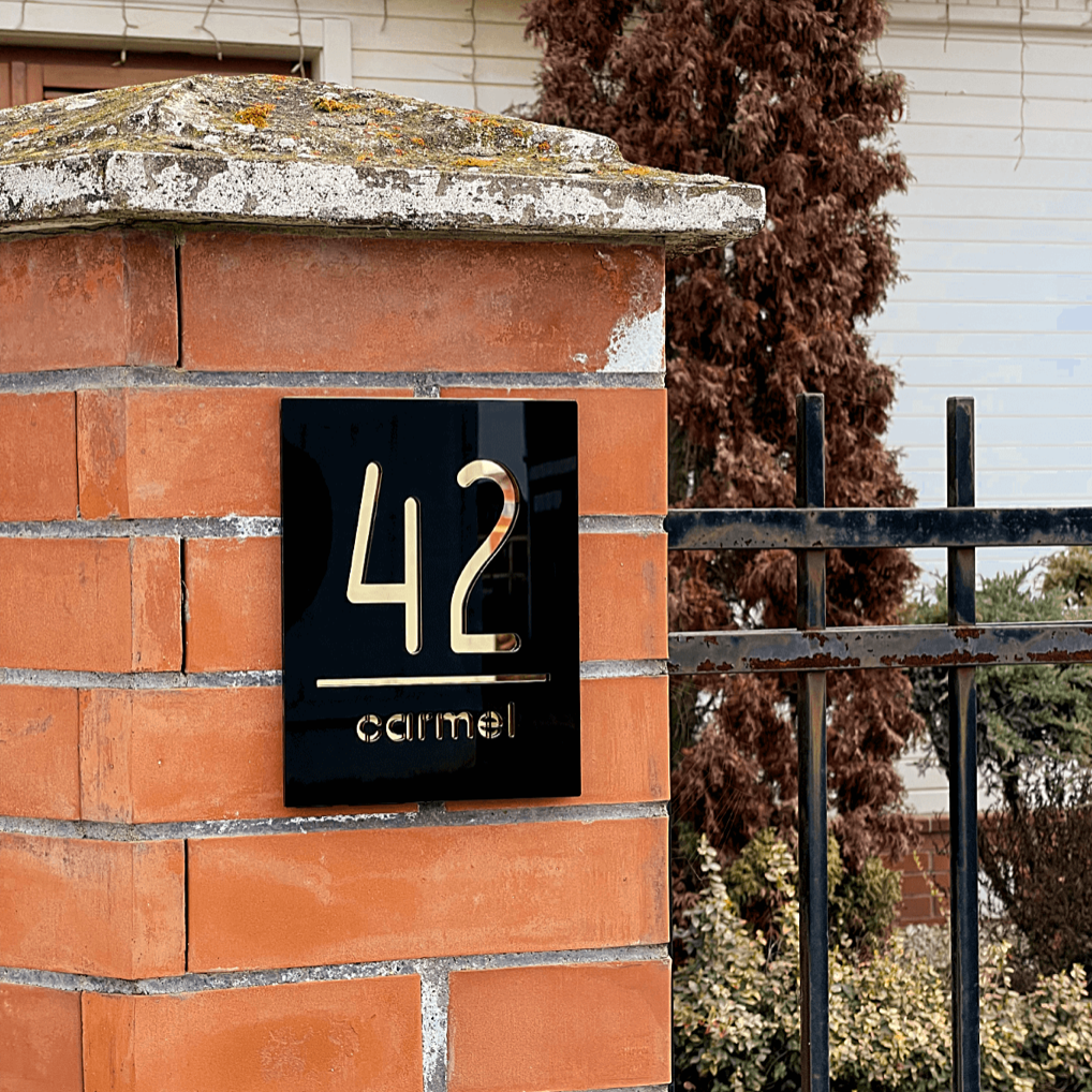 House Number Glossy Black / Gold Mirror